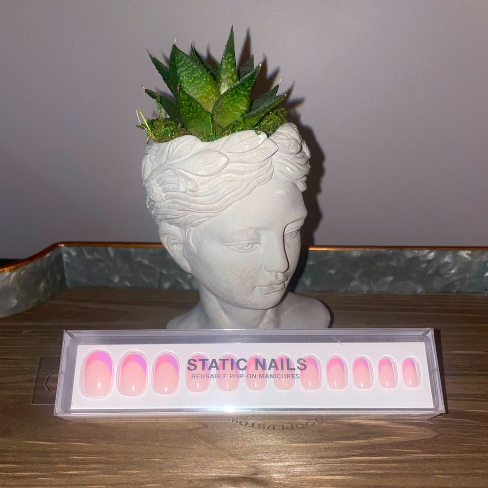 Static brand “Reusable Pop-On Manicure”